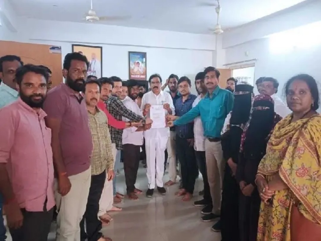 ‘NHM ఉద్యోగుల సమస్యలు పరిష్కరించండి’