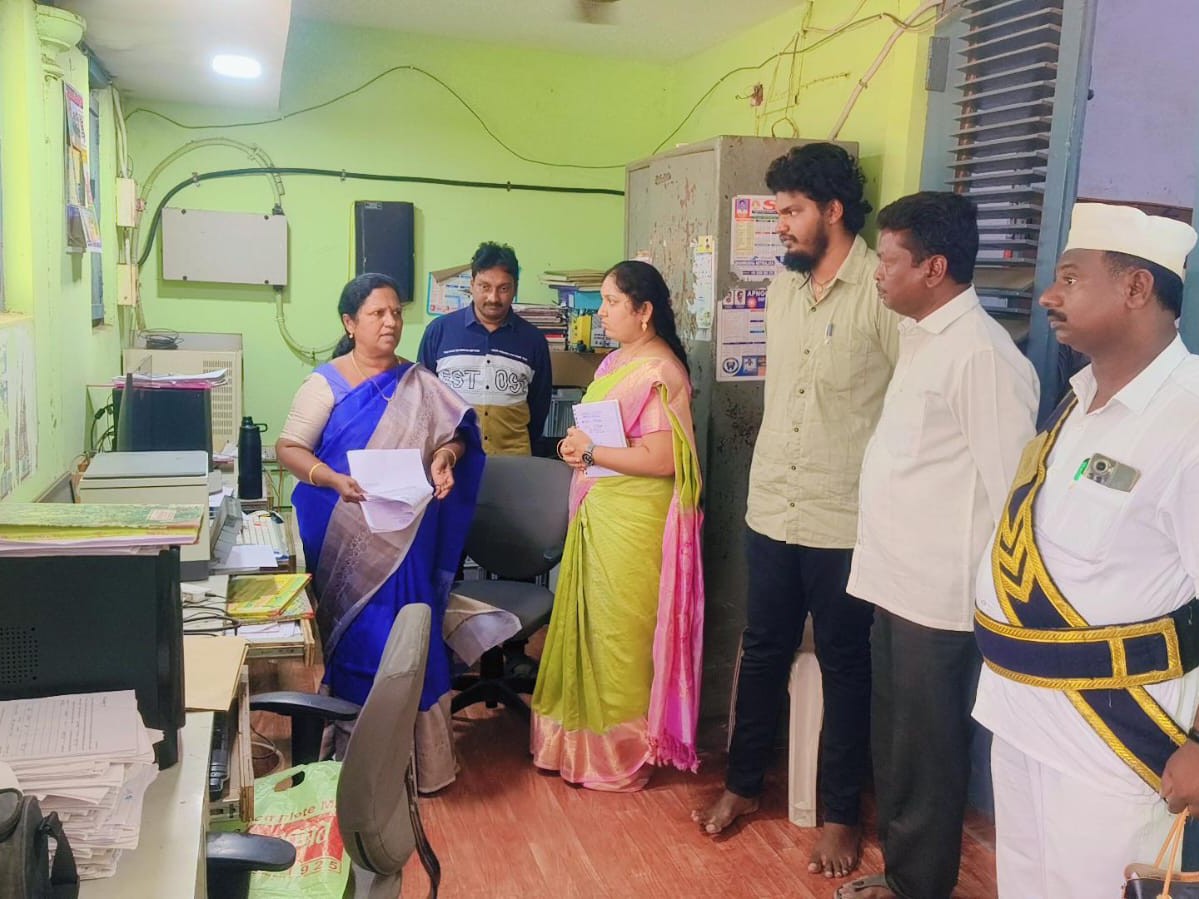 తహసీల్దార్ కార్యాలయాన్ని తనిఖీ చేసిన ఆర్డీవో