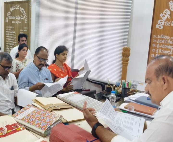 లింగ నిర్ధారణ పరీక్షలు చేస్తే కఠిన చర్యలు: ఆర్డీవో