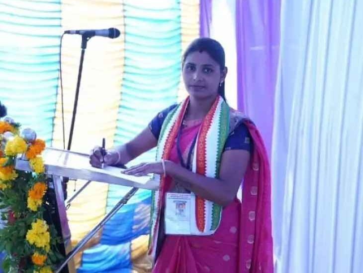 13వ వార్డు కౌన్సిలర్ స్నేహపై అనర్హత వేటు