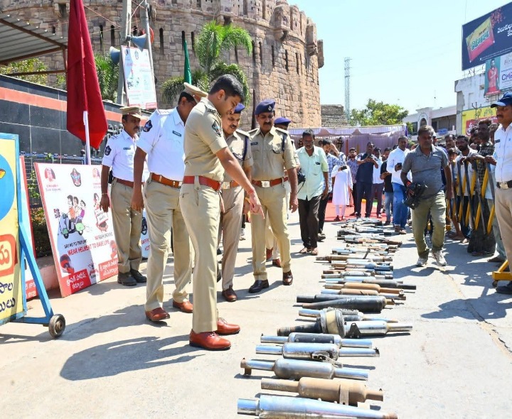 అధిక శబ్ద సైలెన్సర్లు, హారన్ల ధ్వంసం