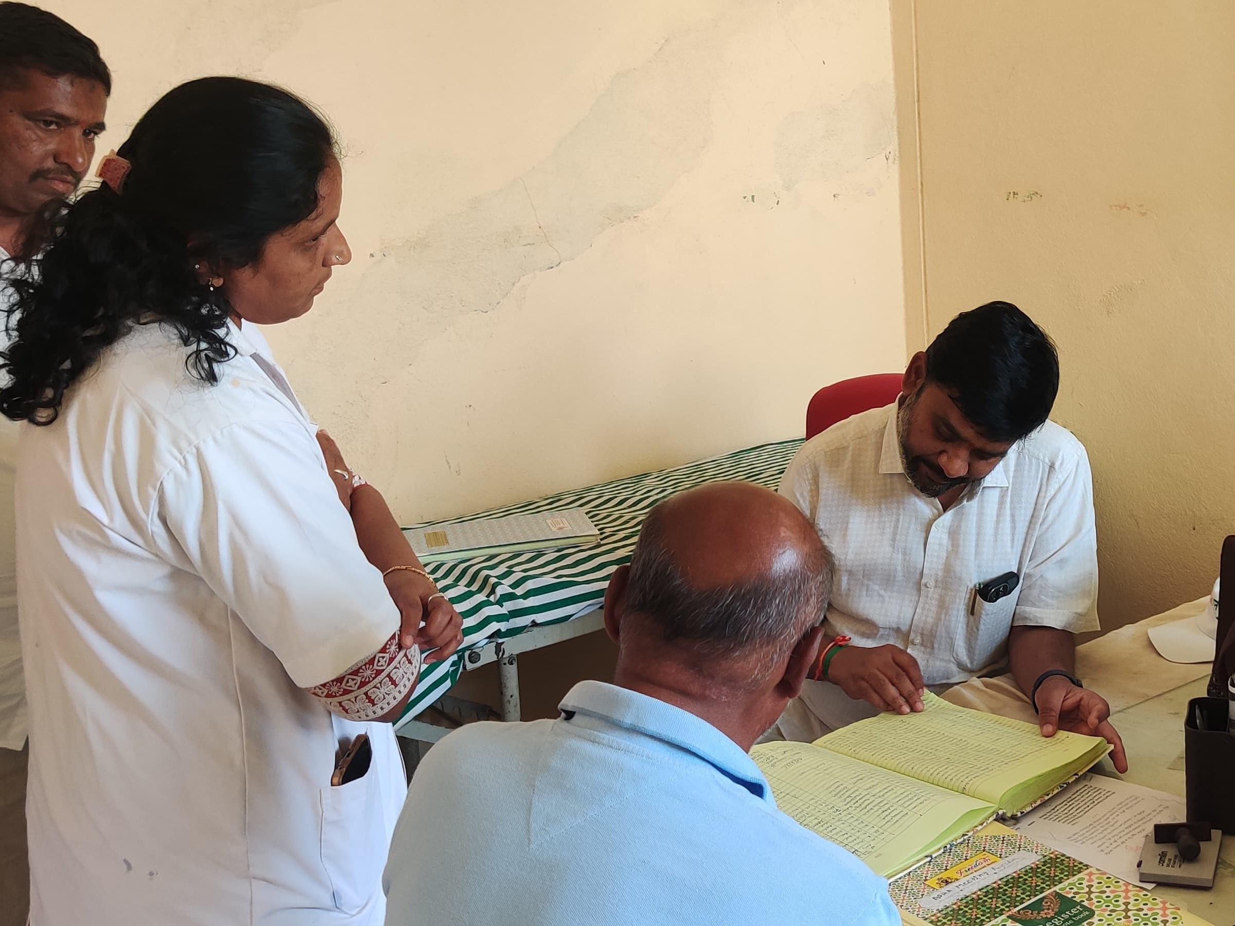 ప్రాథమిక ఆరోగ్య కేంద్రాన్ని తనిఖీ చేసిన MLA