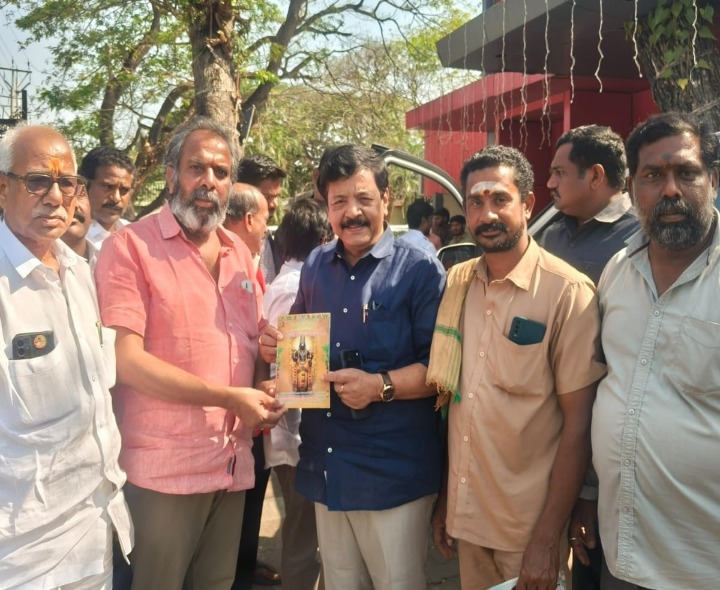 ఆలయ ప్రతిష్టాపనకు రావాలని ఆహ్వానం అందజేత