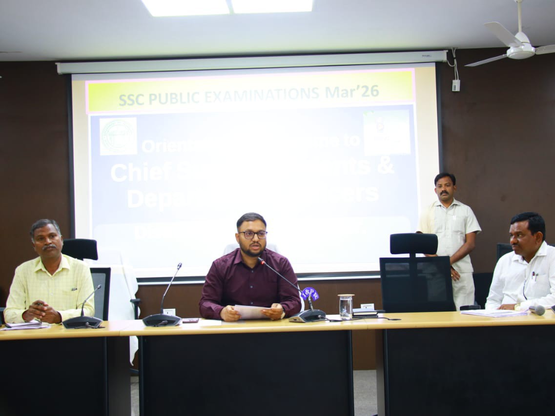 పది పరీక్షలు పకడ్బందీగా నిర్వహించాలి: కలెక్టర్