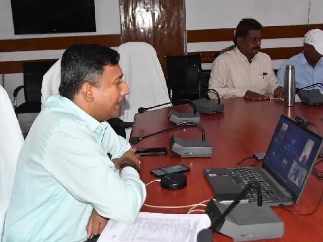 పదో తరగతిలో ఉత్తమ ఫలితాలే లక్ష్యం: కలెక్టర్