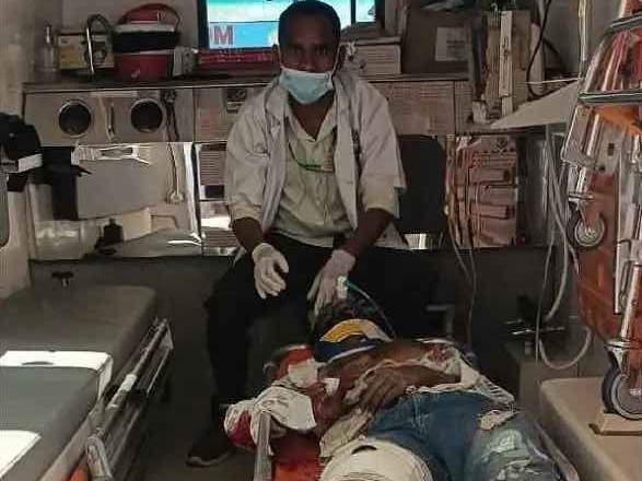 ట్రాక్టర్-బైక్ ఢీ.. వ్యక్తికీ తీవ్రగాయాలు