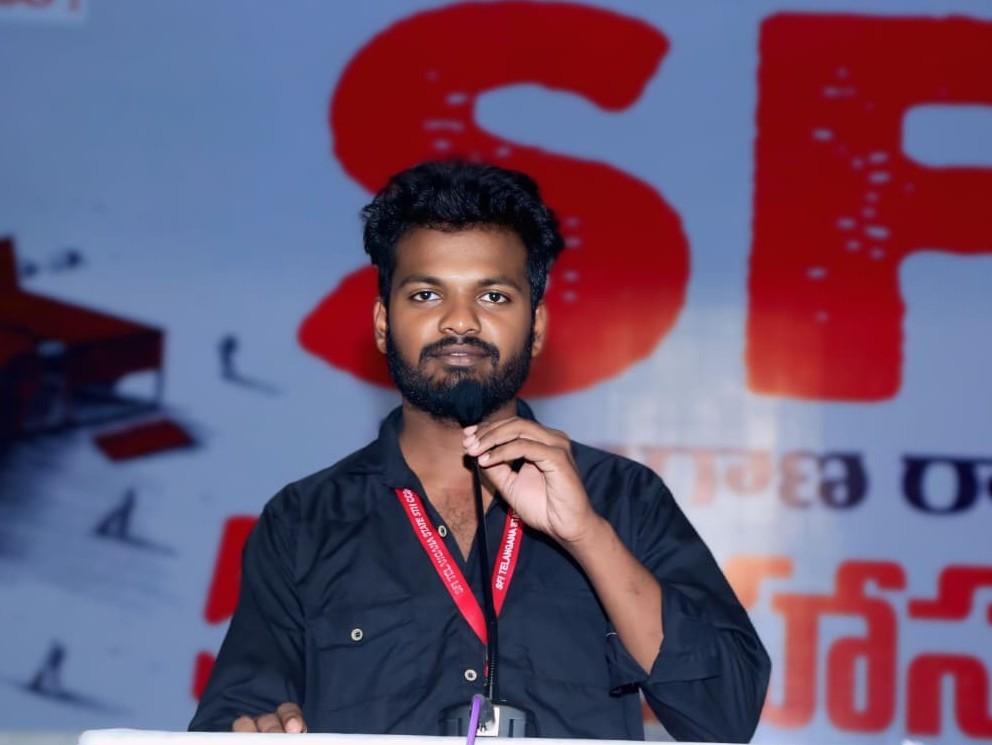 ‘ప్రత్యేక అధికారిని సస్పెండ్ చేయాలి’