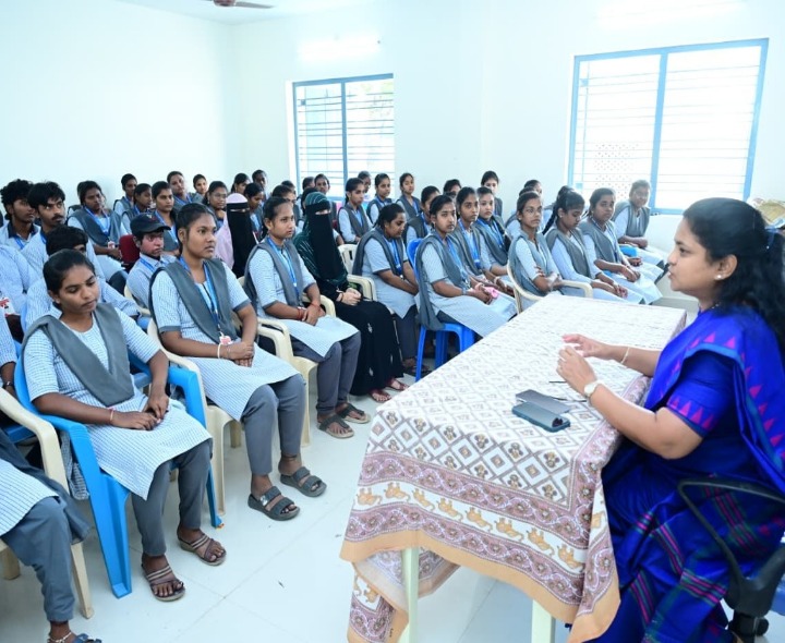 దుంపగడప కాలేజీని ఆకస్మికంగా సందర్శించిన కలెక్టర్