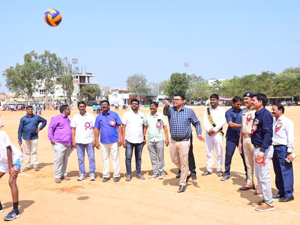 క్రీడాకారులు నైపుణ్యాన్ని పెంపొందించుకోవాలి: కలెక్టర్