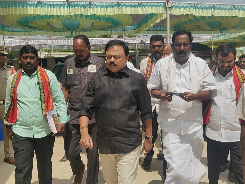 భక్తులకు ఇబ్బందులు లేకుండా ఏర్పాట్లు చేయాలి: MLA