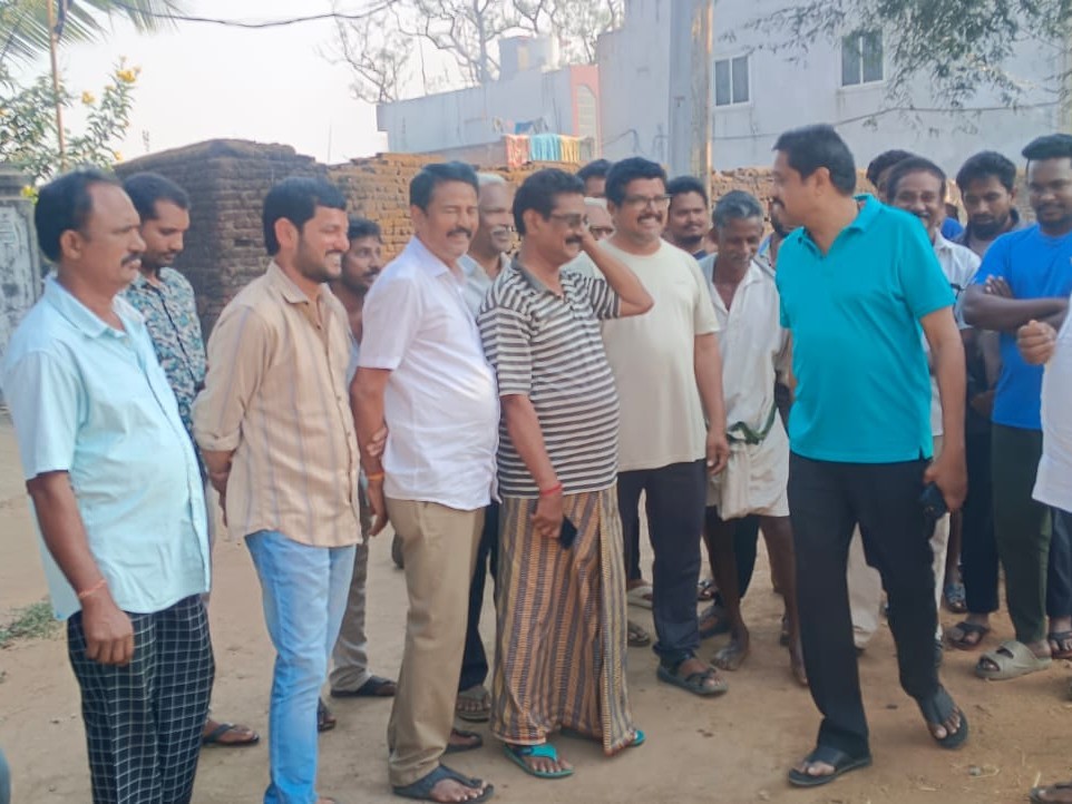 చీపురుపల్లిలో పర్యటించిన మాజీ ఎంపీ బెల్లాన