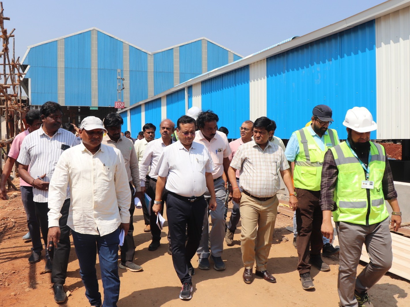 డీజిల్ లోకో షెడ్‌ను తనిఖీ చేసిన డీఆర్‌ఎం