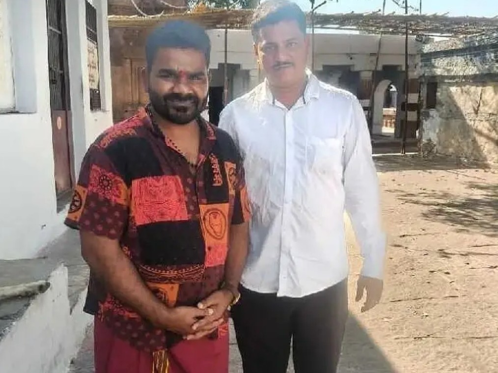 జోగులాంబ ఆలయంలో ప్రముఖ డైరెక్టర్