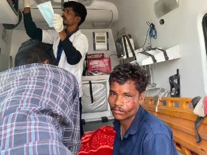 వ్యక్తిపై అడవి పందుల దాడి.. తీవ్ర గాయాలు