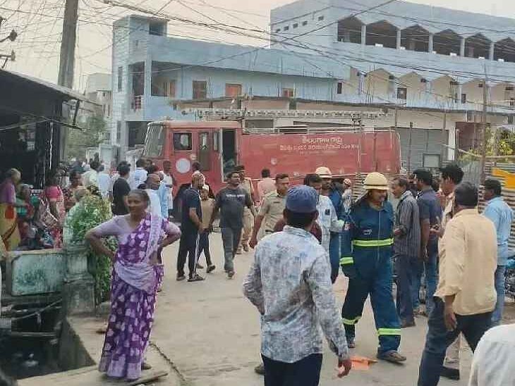 సంఘం బస్తీలో గ్యాస్ సిలిండర్ పేలి ఓ ఇంట్లో ప్రమాదం