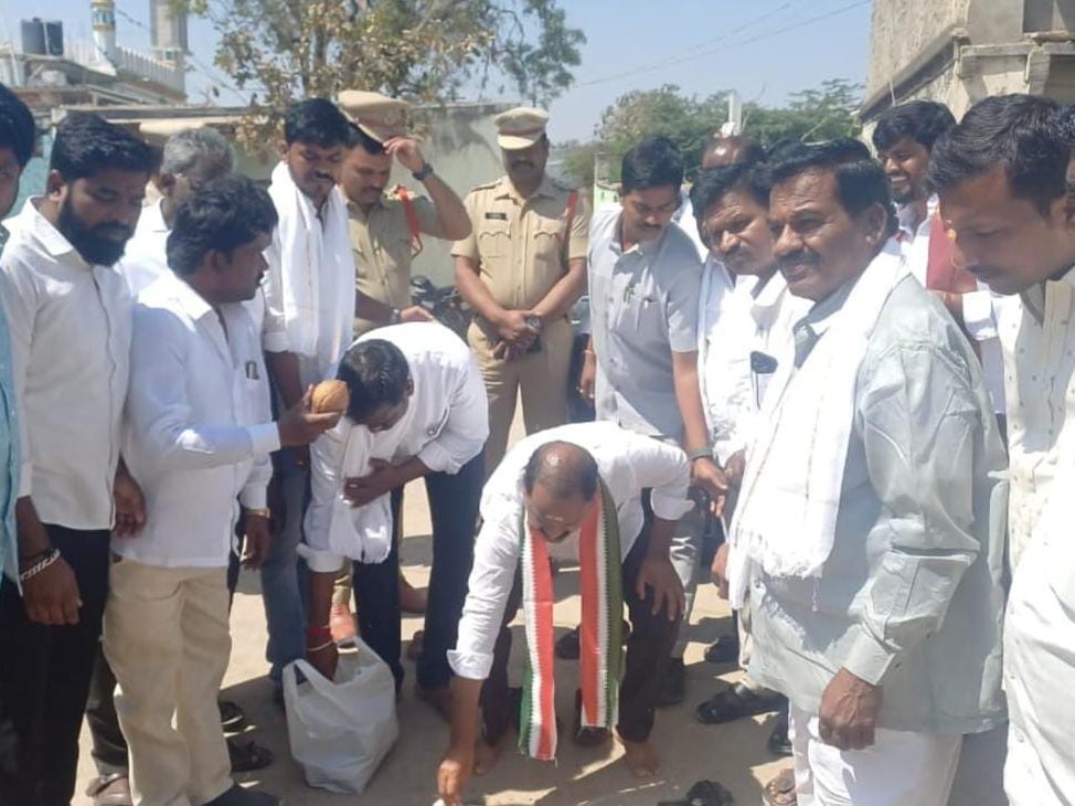 రూ. 15 లక్షల అభివృద్ధి పనులకు శంకుస్థాపన