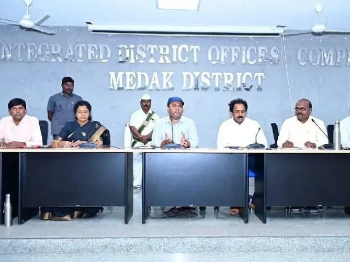 పరీక్షలు పకడ్బందీగా నిర్వహించాలి: కలెక్టర్