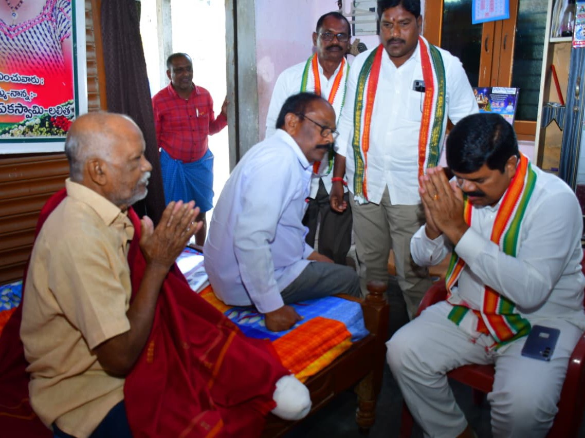 తెలంగాణ ఉద్యమకారుడిని పరామర్శించిన ఎమ్మెల్యే