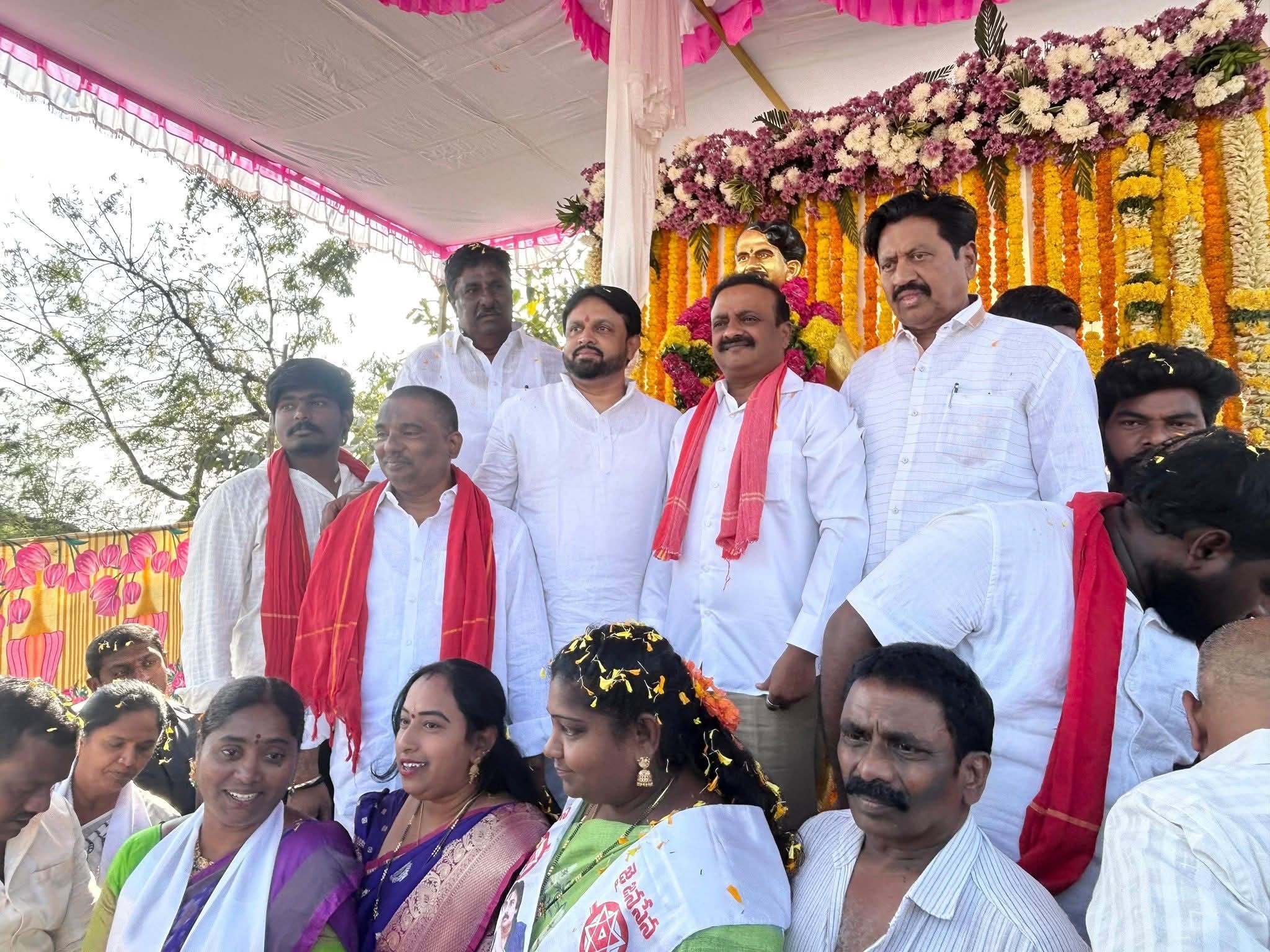 పవన్ కళ్యాణ్‌కు భారీ మెజారిటీతో గిఫ్ట్ ఇద్దాం: చలమలశెట్టి