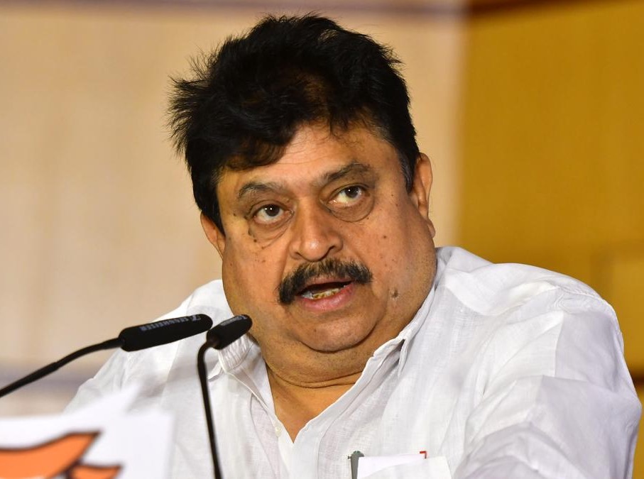 కామారెడ్డిలో కొనసాగుతున్న హైటెన్షన్