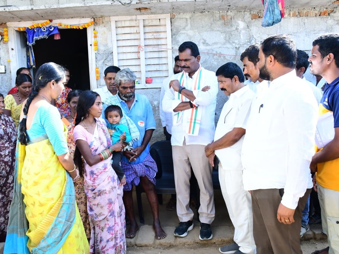 బాధిత కుటుంబాన్ని పరామర్శించిన ఎమ్మెల్యే