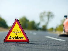 బ‌స్సు ఢీకొని వ్య‌క్తికి గాయాలు