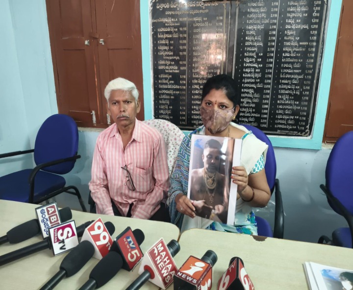 మహిళ ఫిర్యాదుతో ఇద్దరిపై కేసు నమోదు