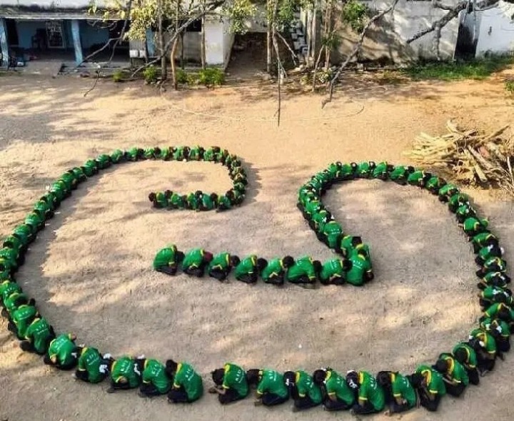 మాతృభాషపై  అభిమానం చాటుకున్న విద్యార్థులు