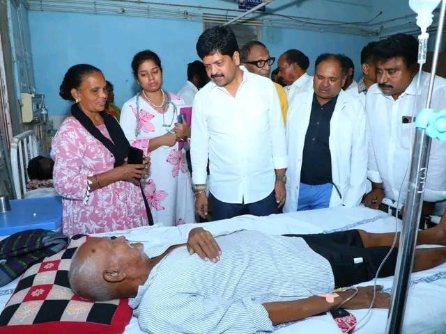 ప్రభుత్వ ఆసుపత్రిని సందర్శించిన మంత్రి