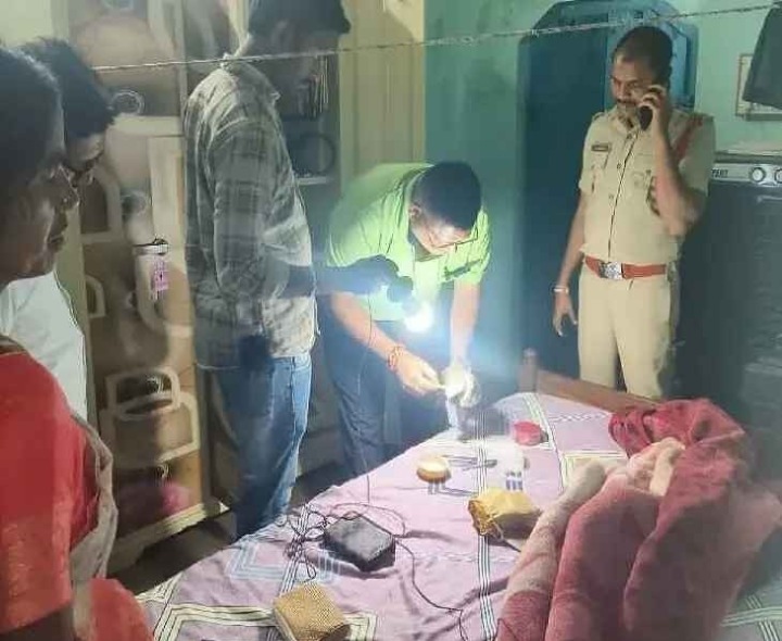 తాళం వేసిన ఇంట్లో చోరీ..!