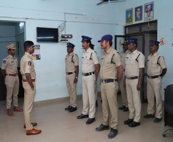 రికార్డులను ఎప్పటికప్పుడు అప్‌డేట్ చేయాలి: ఎస్పీ