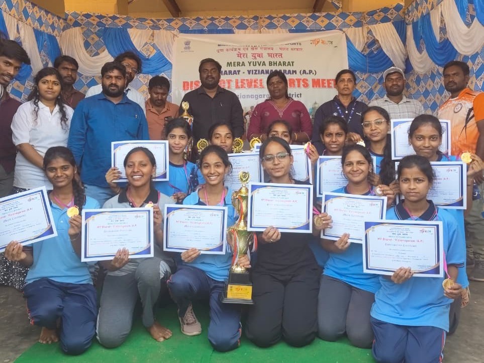 ‘చదువుతో పాటు క్రీడల్లోనూ రాణించాలి’