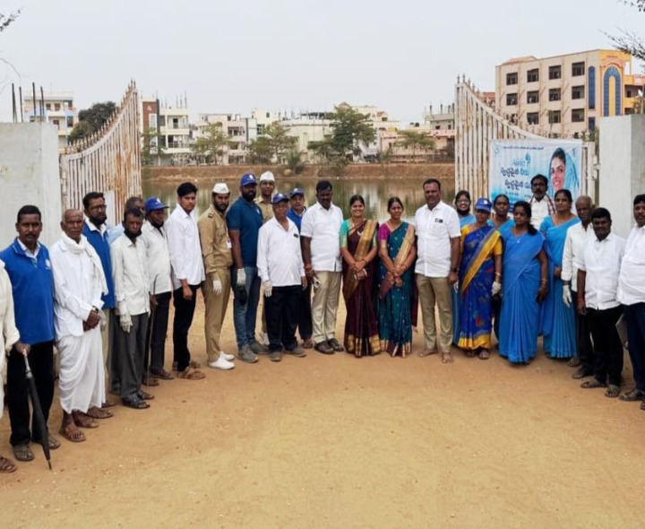 పుష్కరిణి వద్ద క్లీన్ అండ్ గ్రీన్ కార్యక్రమం