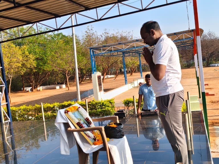 ఘనంగా ఉయ్యాలవాడ నరసింహారెడ్డి వర్ధంతి వేడుకలు