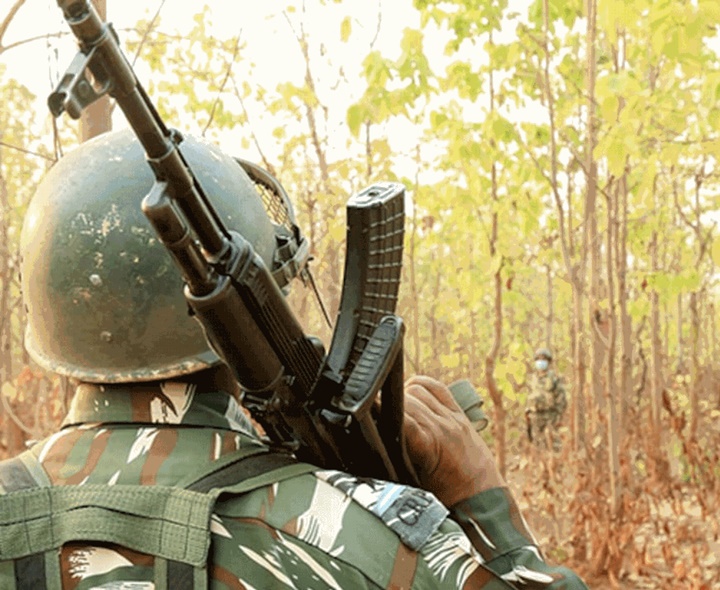 మావోయిస్టు కీలక నేతల లొంగుబాటు