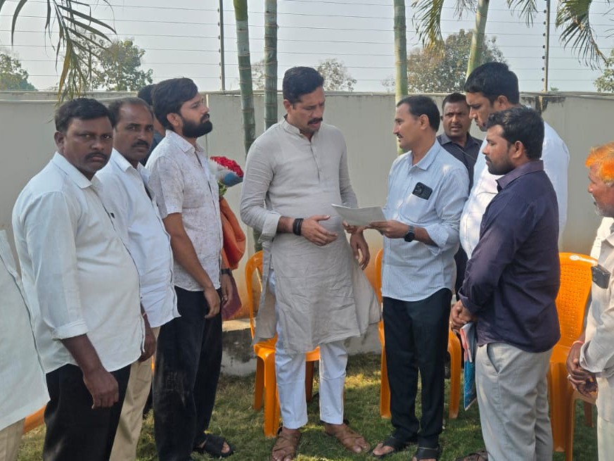 జాతీయ ఎస్టీ కమిషన్ సభ్యుడికి వినతి పత్రం