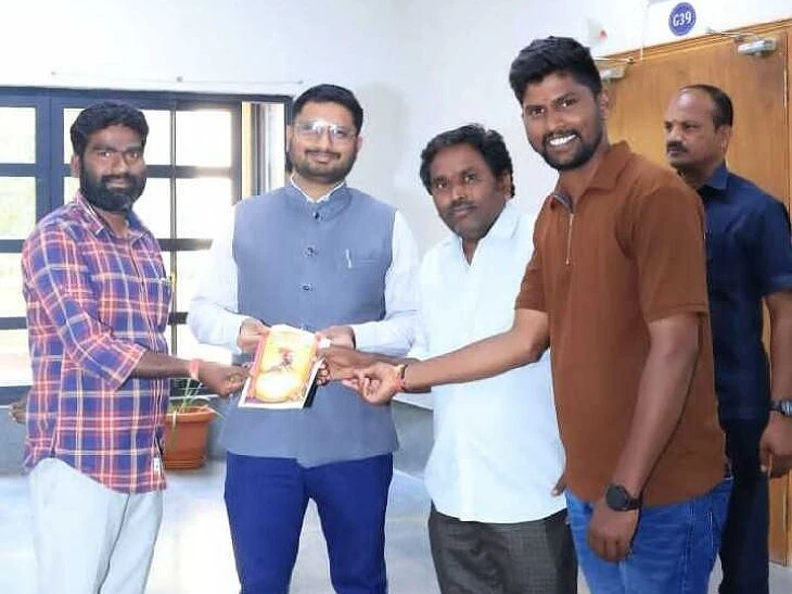 కలెక్టర్‌కు ఛత్రపతి శివాజీ విగ్రహావిష్కరణ ఆహ్వానం