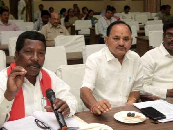 జెడ్పీ సమావేశంలో అధికారుల తీరుపై అనంతగిరి జెడ్పీటీసీ ఫైర్