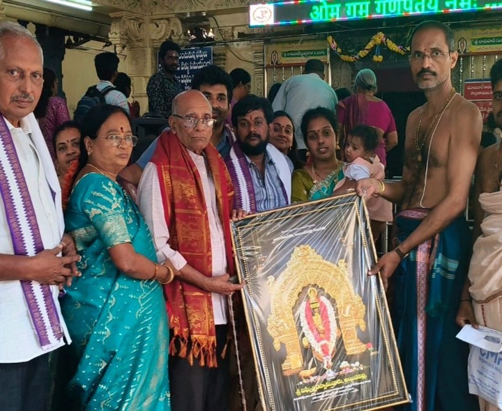 విఘ్నేశ్వరుని నిత్యాన్నదాన పథకానికి విరాళం అందజేత