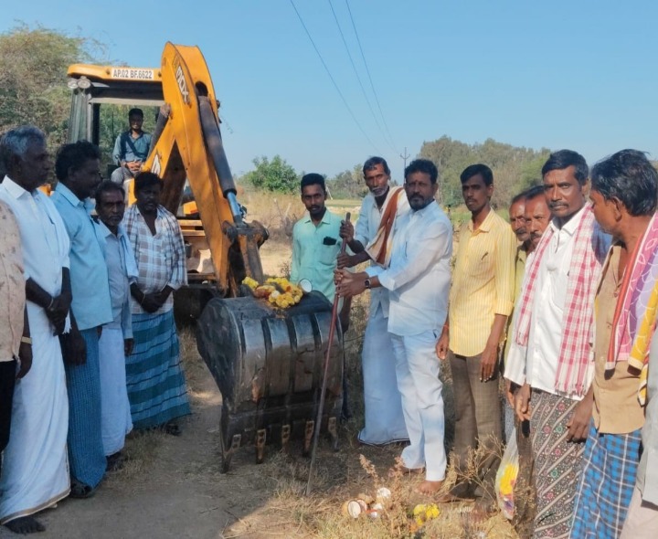 బసవనపల్లిలో సిమెంట్ రోడ్డు పనుల ప్రారంభం