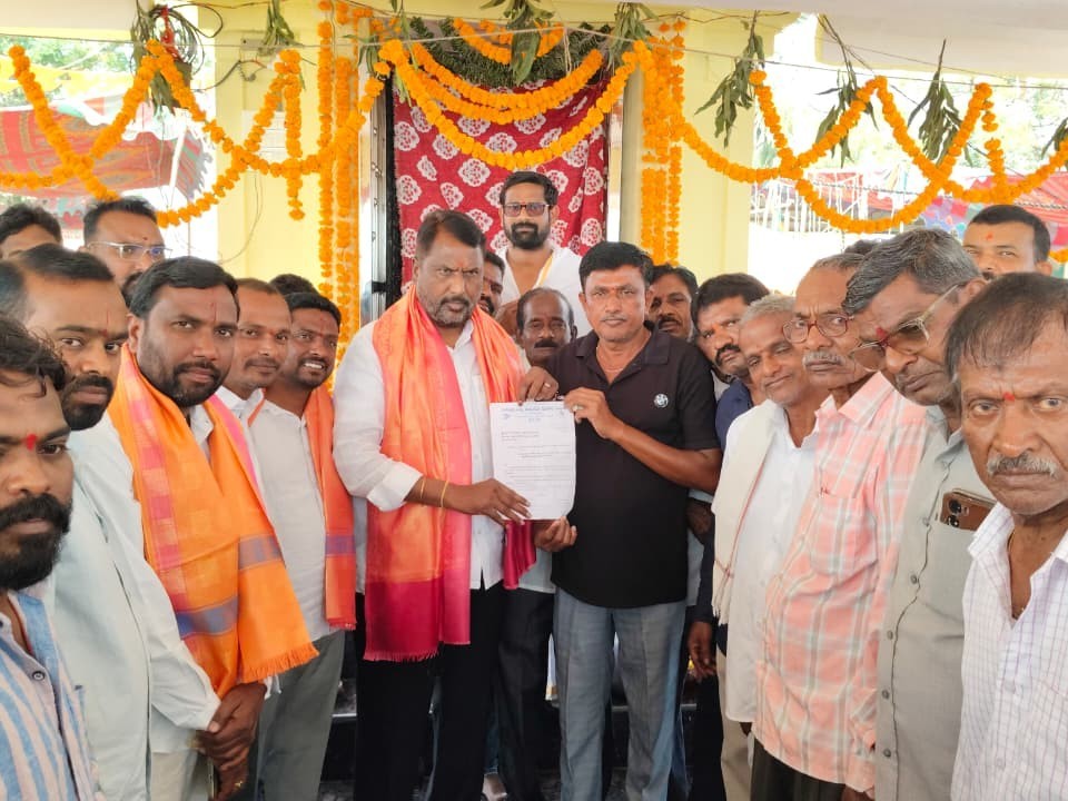 గంగమ్మ ఆలయ ప్రతిష్టలో పాల్గొన్న మంత్రి