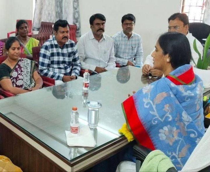 అభివృద్ధి పనులు గడువులోగా పూర్తి చేయాలి: ఎమ్మెల్యే