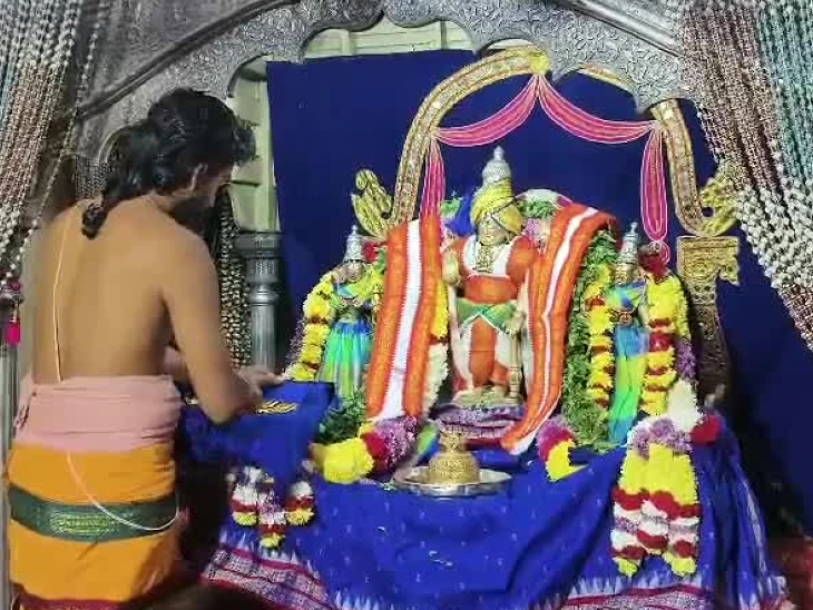 సింహాద్రి అప్పన్నకు స్వర్ణపుష్పార్చన