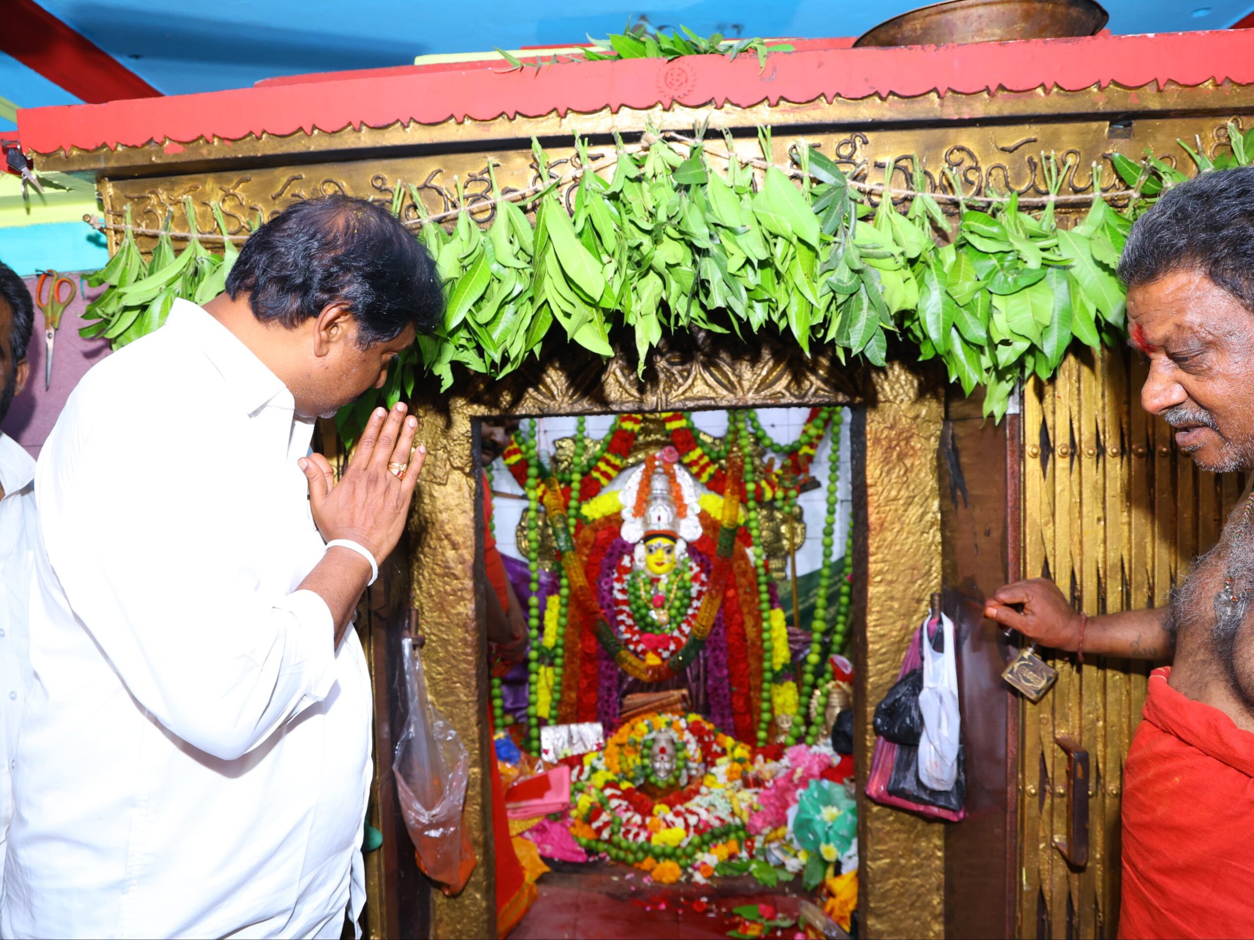 ‘ప్రత్యేక పూజలు చేసిన ఎమ్మెల్యే’