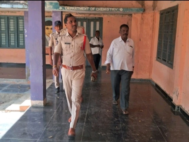 ఇంటర్మీడియట్ పరీక్ష కేంద్రాలు సందర్శించిన సీఐ