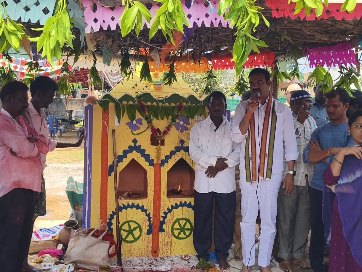 పండుగ వేడుకల్లో పాల్గొన్న ప్రభుత్వ విప్