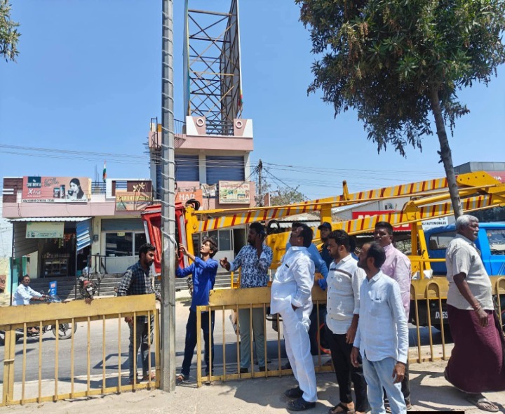 తాడిపత్రిలో రోప్ లైట్ పనుల పరిశీలన