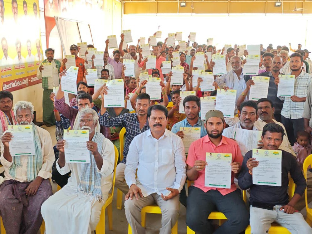 ‘CM రిలీఫ్ ఫండ్ చెక్కులు అందజేత’