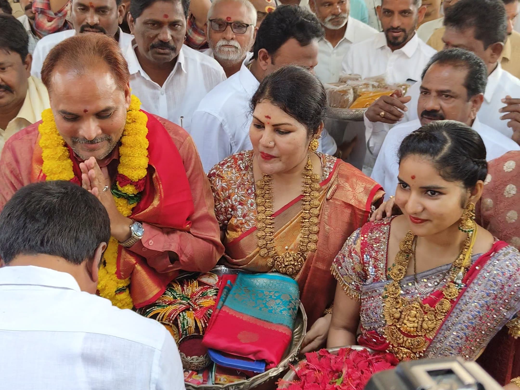 శ్రీ కనకమహాలక్ష్మి అమ్మవారిని దర్శించుకున్న జడ్పీ ఛైర్మన్