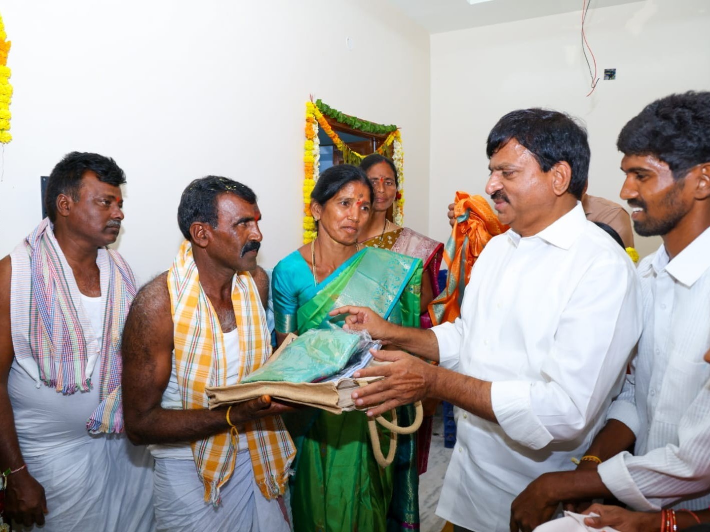 మున్సిపాలిటీని రోల్ మోడల్ గా తీర్చిదిద్దుతాం: మంత్రి